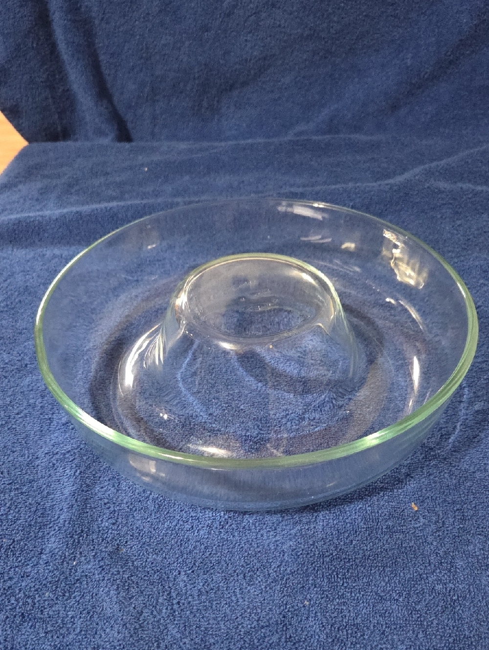 Pyrex Bundt/ Cake  Pan